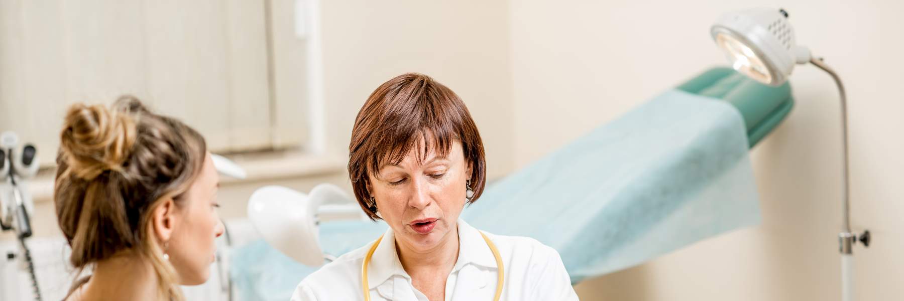 Doctor showing patient image of pelvic area
